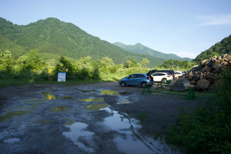 茂倉新道登山口駐車場